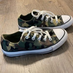 Converse low tops!